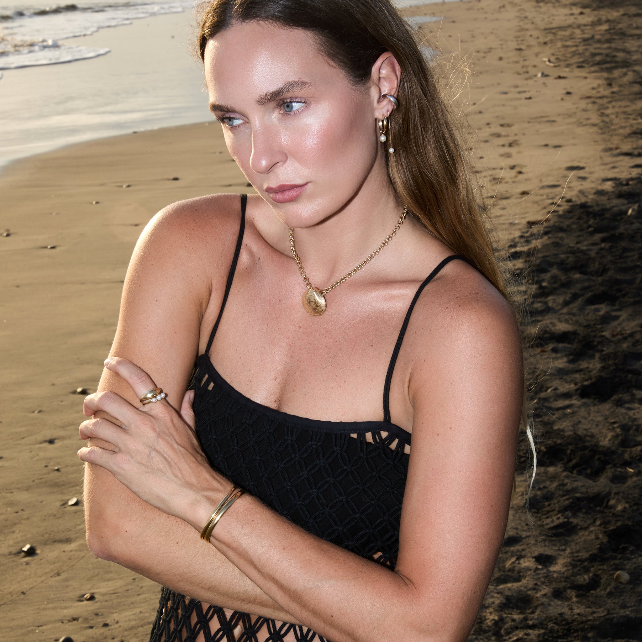 Model wearing the Tres Pearl Ring stacked with the Martini Ring at the beach.