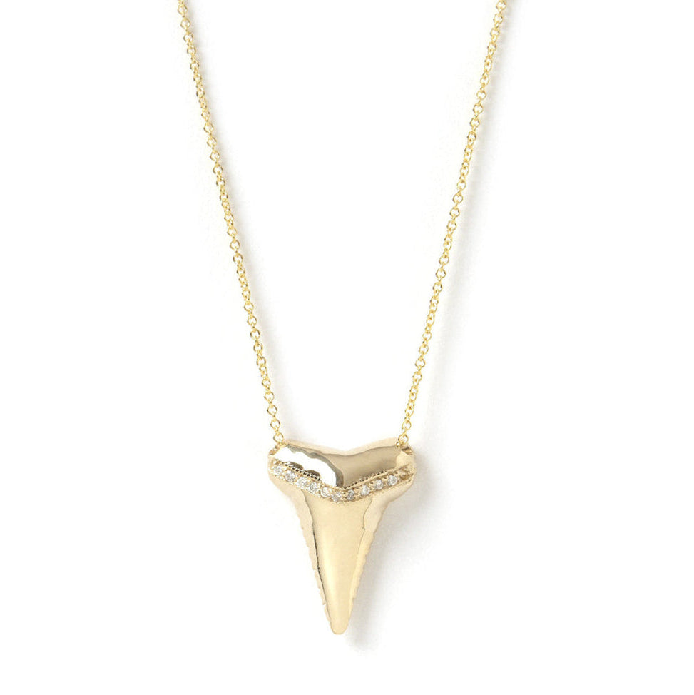 A Sharktooth Necklace with Diamond Ridge in yellow gold on a white background. 